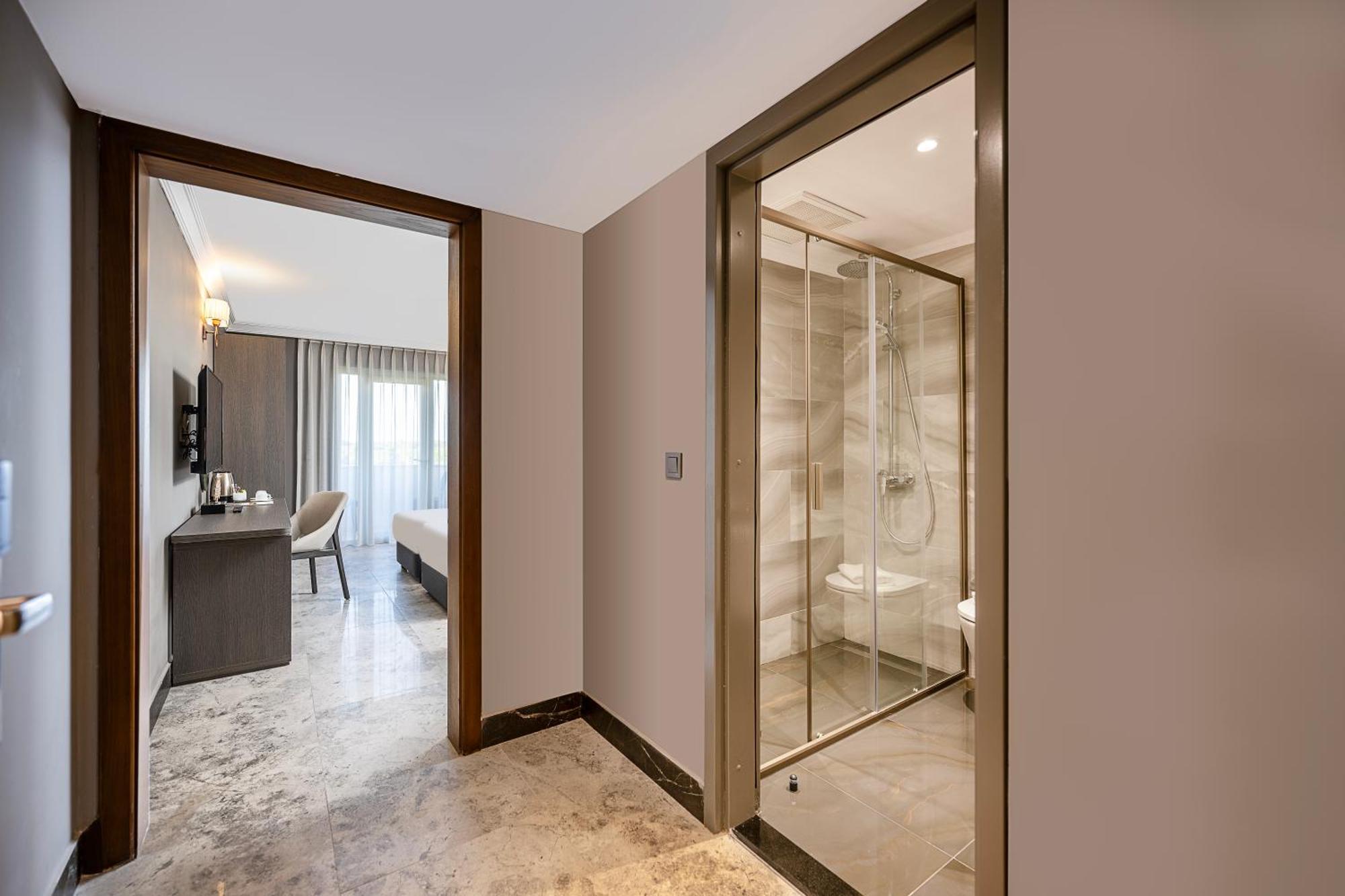 Superior Room Land View